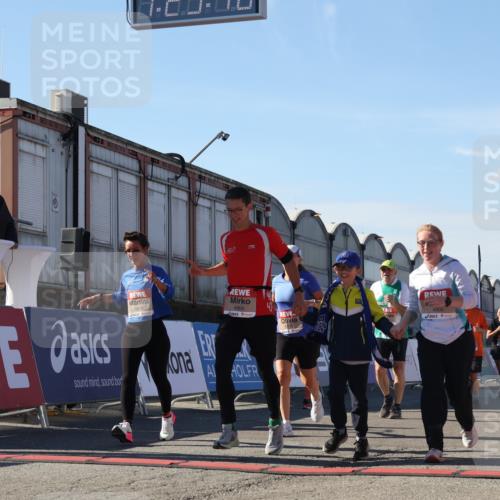 03.10.2025 - Köhlbrandbrückenlauf Luisa Fischer http://msf.ph/oto/9036562 03.10.2025 13:23:09 Ziel 4339, 4350, 4553, 4904, 4905, 4964, 4987, 5076, 5573, 5712, 5716, 5812, 6070, 6071, 6652 meine-sportfotos.de