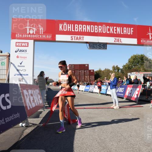 03.10.2025 - Köhlbrandbrückenlauf Lena Gebhardt http://msf.ph/oto/9036563 03.10.2025 12:46:52 Ziel 4027, 6483, 6516, 6740 meine-sportfotos.de