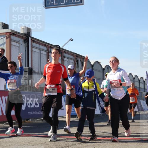 03.10.2025 - Köhlbrandbrückenlauf Luisa Fischer http://msf.ph/oto/9036569 03.10.2025 13:23:09 Ziel 4339, 4350, 4553, 4904, 4905, 4964, 4987, 5076, 5573, 5712, 5716, 5812, 6070, 6071, 6652 meine-sportfotos.de