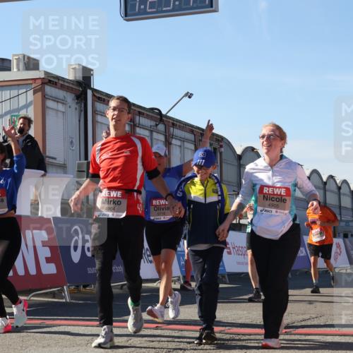 03.10.2025 - Köhlbrandbrückenlauf Luisa Fischer http://msf.ph/oto/9036573 03.10.2025 13:23:10 Ziel 4339, 4350, 4553, 4904, 4905, 4964, 4987, 5076, 5573, 5712, 5716, 5812, 6070, 6071, 6652 meine-sportfotos.de