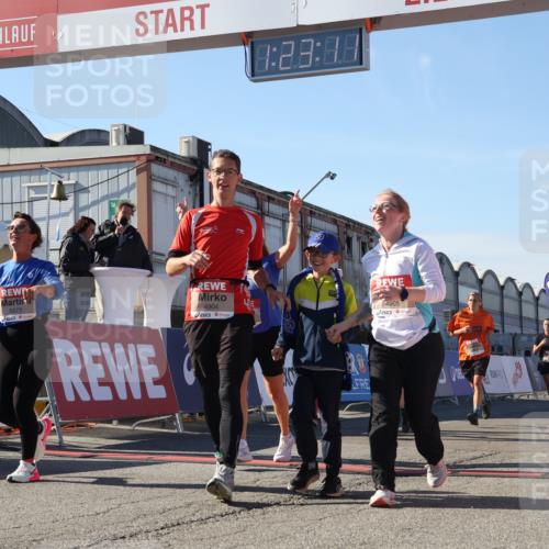 03.10.2025 - Köhlbrandbrückenlauf Luisa Fischer http://msf.ph/oto/9036577 03.10.2025 13:23:10 Ziel 4339, 4350, 4553, 4904, 4905, 4964, 4987, 5076, 5573, 5712, 5716, 5812, 6070, 6071, 6652 meine-sportfotos.de