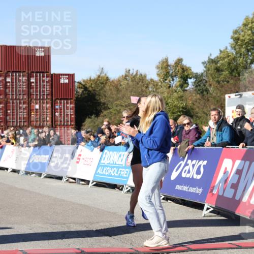 03.10.2025 - Köhlbrandbrückenlauf Lena Gebhardt http://msf.ph/oto/9036589 03.10.2025 12:46:54 Ziel 6483, 6516, 6740 meine-sportfotos.de