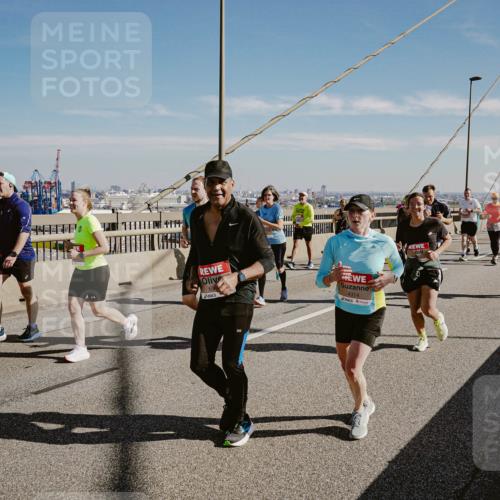 03.10.2025 - Köhlbrandbrückenlauf Michael Burmester http://msf.ph/oto/9036590 03.10.2025 12:29:19 Position 1 4314 meine-sportfotos.de