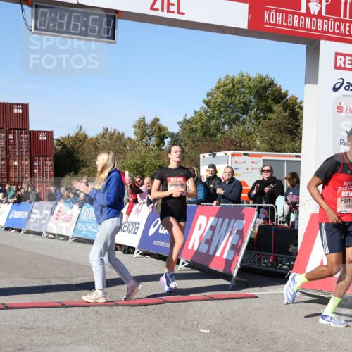 03.10.2025 - Köhlbrandbrückenlauf Lena Gebhardt http://msf.ph/oto/9036594 03.10.2025 12:46:54 Ziel 6483, 6516, 6740 meine-sportfotos.de