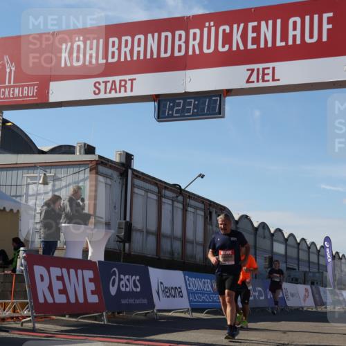 03.10.2025 - Köhlbrandbrückenlauf Luisa Fischer http://msf.ph/oto/9036596 03.10.2025 13:23:16 Ziel 4339, 4553, 4904, 4905, 4911, 5076, 5573, 5712, 5716, 6071, 6277, 6618, 6619, 6652, 6653 meine-sportfotos.de