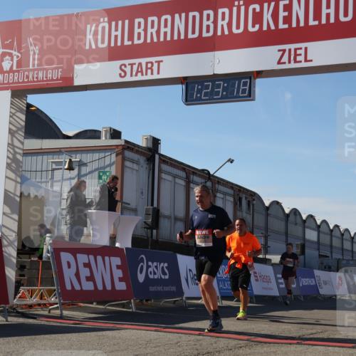 03.10.2025 - Köhlbrandbrückenlauf Luisa Fischer http://msf.ph/oto/9036605 03.10.2025 13:23:17 Ziel 4339, 4553, 4904, 4905, 4911, 5076, 5573, 5712, 5716, 6071, 6277, 6618, 6619, 6652, 6653 meine-sportfotos.de
