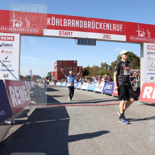 03.10.2025 - Köhlbrandbrückenlauf Lena Gebhardt http://msf.ph/oto/9036607 03.10.2025 13:13:36 Ziel 4065, 4324, 4448, 4461, 4580, 4595, 5147, 5908, 6116, 6363 meine-sportfotos.de