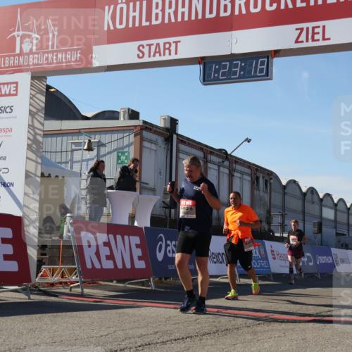 03.10.2025 - Köhlbrandbrückenlauf Luisa Fischer http://msf.ph/oto/9036611 03.10.2025 13:23:17 Ziel 4339, 4553, 4904, 4905, 4911, 5076, 5573, 5712, 5716, 6071, 6277, 6618, 6619, 6652, 6653 meine-sportfotos.de
