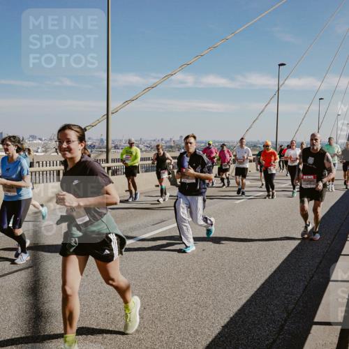03.10.2025 - Köhlbrandbrückenlauf Michael Burmester http://msf.ph/oto/9036621 03.10.2025 12:29:20 Position 1  meine-sportfotos.de