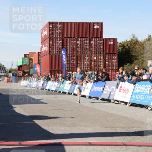 03.10.2025 - Köhlbrandbrückenlauf Lena Gebhardt http://msf.ph/oto/9036631 03.10.2025 12:47:28 Ziel 6638 meine-sportfotos.de
