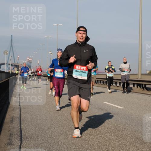 03.10.2025 - Köhlbrandbrückenlauf Fabian Wolf http://msf.ph/oto/9036633 03.10.2025 09:51:17 Position 3 8492, 1199 meine-sportfotos.de