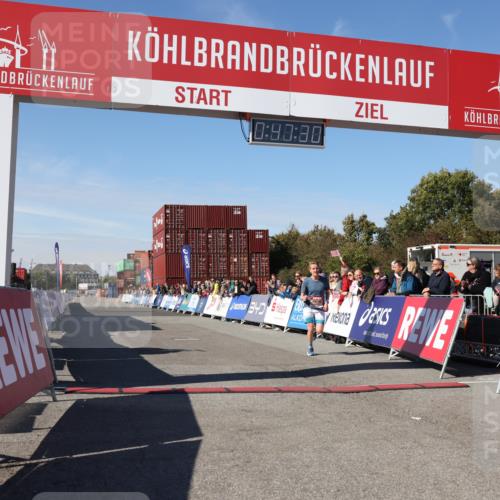 03.10.2025 - Köhlbrandbrückenlauf Lena Gebhardt http://msf.ph/oto/9036658 03.10.2025 12:47:30 Ziel 6638 meine-sportfotos.de