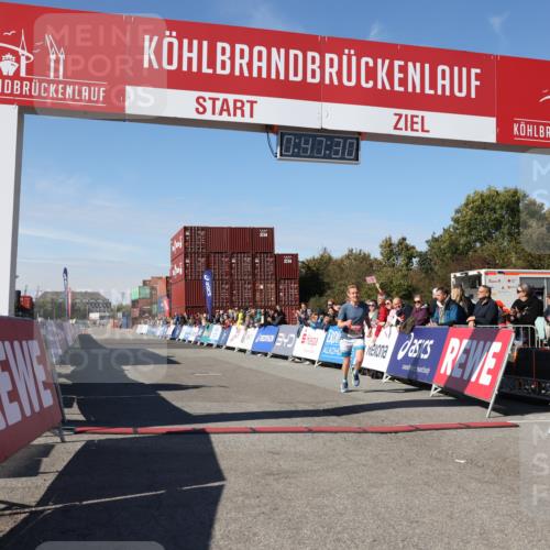 03.10.2025 - Köhlbrandbrückenlauf Lena Gebhardt http://msf.ph/oto/9036663 03.10.2025 12:47:30 Ziel 6638 meine-sportfotos.de