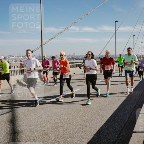 03.10.2025 - Köhlbrandbrückenlauf Michael Burmester http://msf.ph/oto/9036666 03.10.2025 12:29:23 Position 1  meine-sportfotos.de