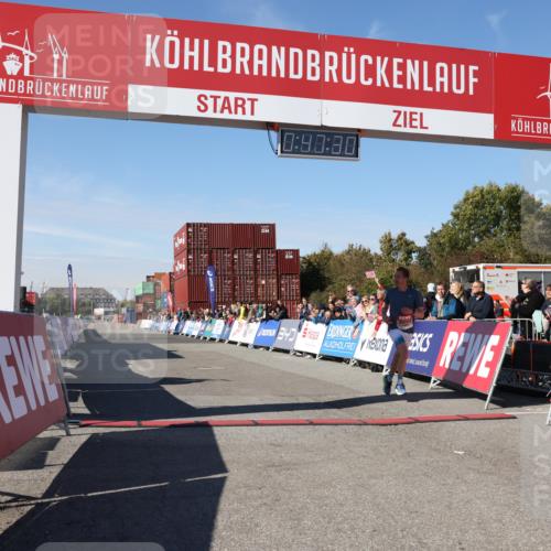 03.10.2025 - Köhlbrandbrückenlauf Lena Gebhardt http://msf.ph/oto/9036675 03.10.2025 12:47:31 Ziel 6638 meine-sportfotos.de