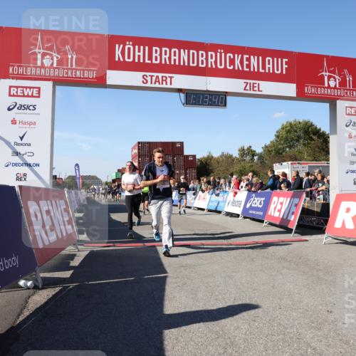 03.10.2025 - Köhlbrandbrückenlauf Lena Gebhardt http://msf.ph/oto/9036677 03.10.2025 13:13:41 Ziel 4065, 4461, 4580, 4595, 5147, 5802, 5884, 5886, 5908, 6116, 6363, 6366 meine-sportfotos.de