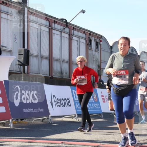 03.10.2025 - Köhlbrandbrückenlauf Luisa Fischer http://msf.ph/oto/9036680 03.10.2025 13:23:26 Ziel 4450, 4477, 4719, 4887, 4892, 4911, 5003, 5114, 6277, 6291, 6337, 6338, 6378, 6618, 6619, 6653 meine-sportfotos.de