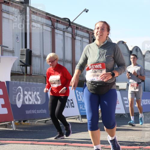 03.10.2025 - Köhlbrandbrückenlauf Luisa Fischer http://msf.ph/oto/9036685 03.10.2025 13:23:27 Ziel 4450, 4477, 4719, 4887, 4892, 4911, 5003, 5114, 6277, 6291, 6337, 6338, 6378, 6618, 6619, 6653 meine-sportfotos.de