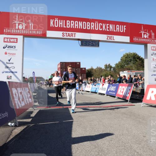 03.10.2025 - Köhlbrandbrückenlauf Lena Gebhardt http://msf.ph/oto/9036689 03.10.2025 13:13:41 Ziel 4065, 4461, 4580, 4595, 5147, 5802, 5884, 5886, 5908, 6116, 6363, 6366 meine-sportfotos.de