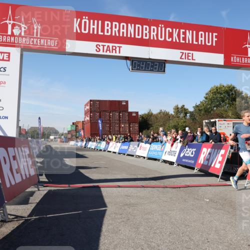 03.10.2025 - Köhlbrandbrückenlauf Lena Gebhardt http://msf.ph/oto/9036691 03.10.2025 12:47:32 Ziel 6638 meine-sportfotos.de