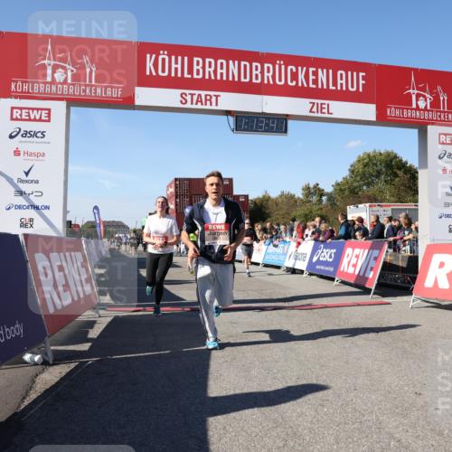 03.10.2025 - Köhlbrandbrückenlauf Lena Gebhardt http://msf.ph/oto/9036702 03.10.2025 13:13:41 Ziel 4065, 4461, 4580, 4595, 5147, 5802, 5884, 5886, 5908, 6116, 6363, 6366 meine-sportfotos.de