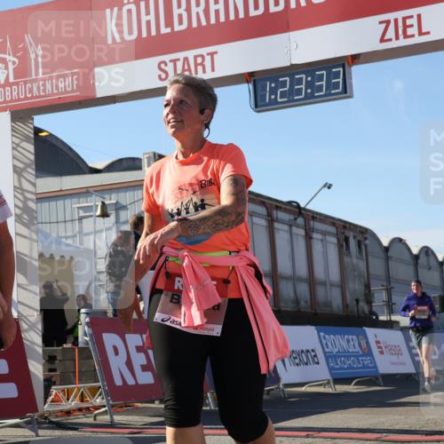 03.10.2025 - Köhlbrandbrückenlauf Luisa Fischer http://msf.ph/oto/9036705 03.10.2025 13:23:32 Ziel 4450, 4477, 4719, 4752, 4887, 4892, 5003, 5114, 5653, 6291, 6337, 6338, 6378 meine-sportfotos.de