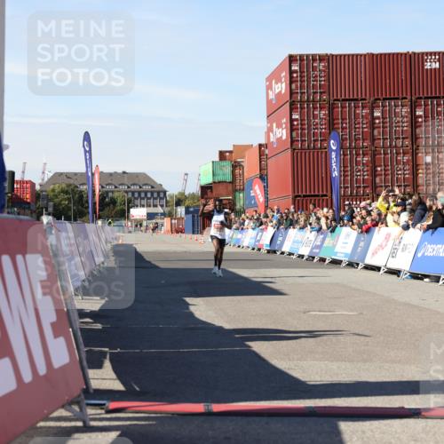 03.10.2025 - Köhlbrandbrückenlauf Lena Gebhardt http://msf.ph/oto/9036706 03.10.2025 12:48:25 Ziel 6359 meine-sportfotos.de