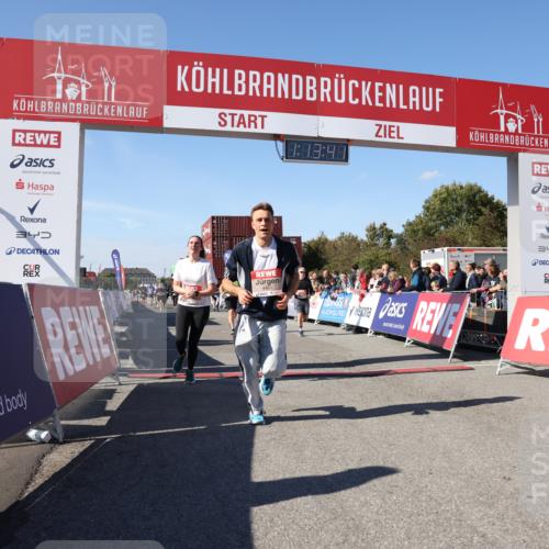 03.10.2025 - Köhlbrandbrückenlauf Lena Gebhardt http://msf.ph/oto/9036707 03.10.2025 13:13:41 Ziel 4065, 4461, 4580, 4595, 5147, 5802, 5884, 5886, 5908, 6116, 6363, 6366 meine-sportfotos.de