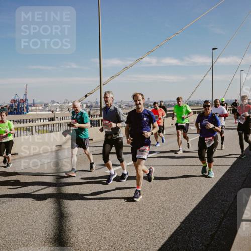 03.10.2025 - Köhlbrandbrückenlauf Michael Burmester http://msf.ph/oto/9036716 03.10.2025 12:29:25 Position 1  meine-sportfotos.de