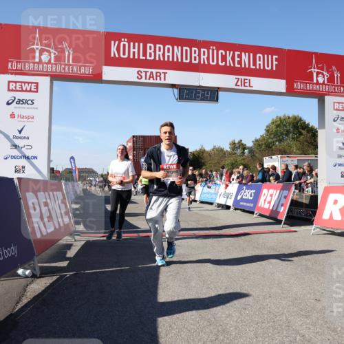 03.10.2025 - Köhlbrandbrückenlauf Lena Gebhardt http://msf.ph/oto/9036717 03.10.2025 13:13:41 Ziel 4065, 4461, 4580, 4595, 5147, 5802, 5884, 5886, 5908, 6116, 6363, 6366 meine-sportfotos.de