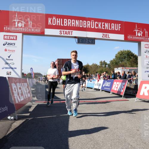 03.10.2025 - Köhlbrandbrückenlauf Lena Gebhardt http://msf.ph/oto/9036721 03.10.2025 13:13:41 Ziel 4065, 4461, 4580, 4595, 5147, 5802, 5884, 5886, 5908, 6116, 6363, 6366 meine-sportfotos.de