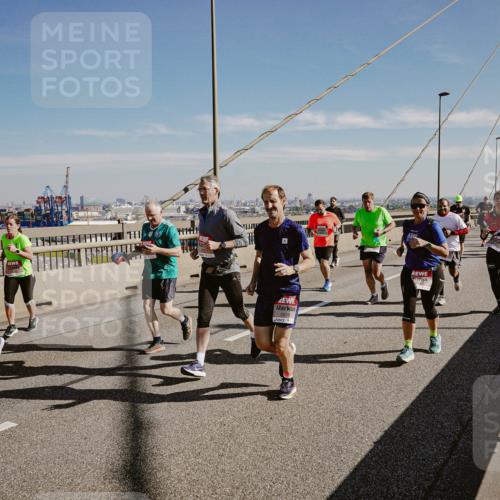 03.10.2025 - Köhlbrandbrückenlauf Michael Burmester http://msf.ph/oto/9036723 03.10.2025 12:29:25 Position 1  meine-sportfotos.de