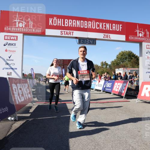 03.10.2025 - Köhlbrandbrückenlauf Lena Gebhardt http://msf.ph/oto/9036726 03.10.2025 13:13:42 Ziel 4348, 4461, 4580, 4595, 5147, 5802, 5884, 5886, 5908, 6116, 6363, 6366 meine-sportfotos.de