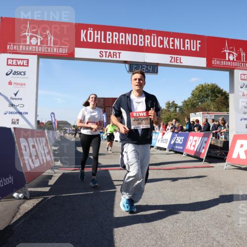 03.10.2025 - Köhlbrandbrückenlauf Lena Gebhardt http://msf.ph/oto/9036731 03.10.2025 13:13:42 Ziel 4348, 4461, 4580, 4595, 5147, 5802, 5884, 5886, 5908, 6116, 6363, 6366 meine-sportfotos.de