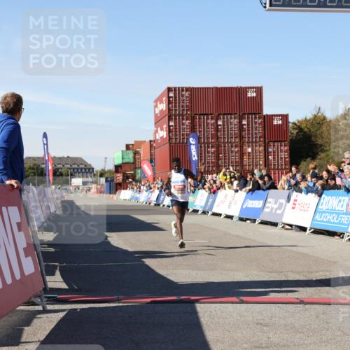 03.10.2025 - Köhlbrandbrückenlauf Lena Gebhardt http://msf.ph/oto/9036733 03.10.2025 12:48:28 Ziel 6359 meine-sportfotos.de