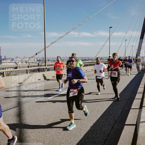 03.10.2025 - Köhlbrandbrückenlauf Michael Burmester http://msf.ph/oto/9036736 03.10.2025 12:29:26 Position 1 5638, 2025 meine-sportfotos.de