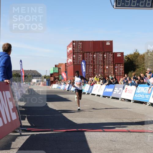 03.10.2025 - Köhlbrandbrückenlauf Lena Gebhardt http://msf.ph/oto/9036737 03.10.2025 12:48:28 Ziel 6359 meine-sportfotos.de