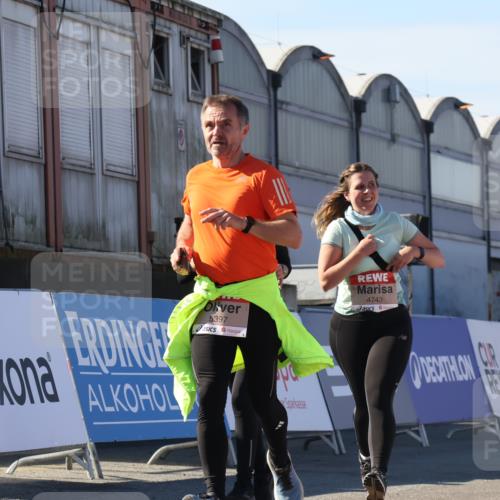 03.10.2025 - Köhlbrandbrückenlauf Luisa Fischer http://msf.ph/oto/9036743 03.10.2025 13:23:38 Ziel 4285, 4450, 4477, 4719, 4743, 4752, 4892, 5003, 5093, 5397, 5653, 5855, 6337, 6338, 6378 meine-sportfotos.de