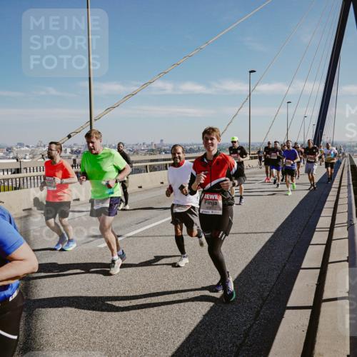 03.10.2025 - Köhlbrandbrückenlauf Michael Burmester http://msf.ph/oto/9036750 03.10.2025 12:29:27 Position 1 564, 4341 meine-sportfotos.de