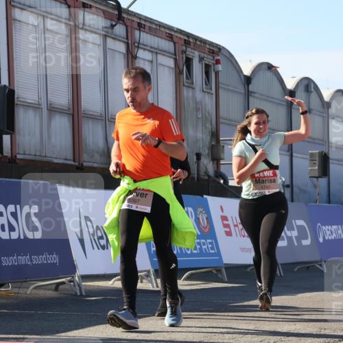 03.10.2025 - Köhlbrandbrückenlauf Luisa Fischer http://msf.ph/oto/9036751 03.10.2025 13:23:39 Ziel 4285, 4450, 4477, 4719, 4743, 4752, 4892, 5003, 5093, 5397, 5653, 5855, 6337, 6338, 6378 meine-sportfotos.de