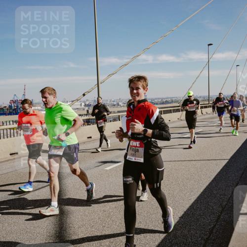 03.10.2025 - Köhlbrandbrückenlauf Michael Burmester http://msf.ph/oto/9036756 03.10.2025 12:29:27 Position 1 4341 meine-sportfotos.de