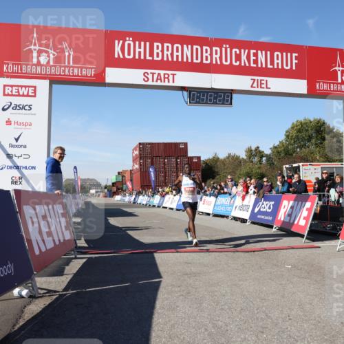 03.10.2025 - Köhlbrandbrückenlauf Lena Gebhardt http://msf.ph/oto/9036757 03.10.2025 12:48:29 Ziel 6359 meine-sportfotos.de