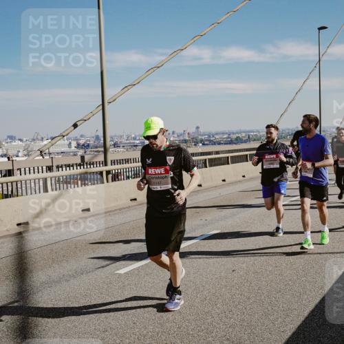 03.10.2025 - Köhlbrandbrückenlauf Michael Burmester http://msf.ph/oto/9036767 03.10.2025 12:29:29 Position 1 5147 meine-sportfotos.de