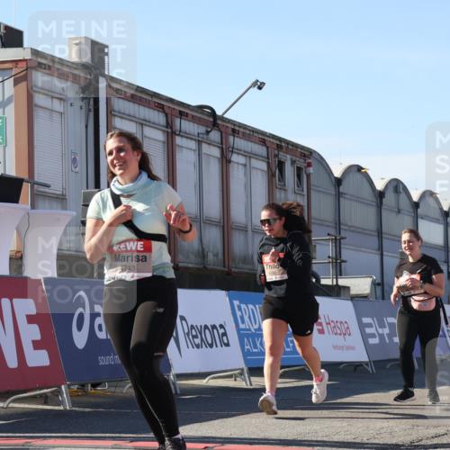 03.10.2025 - Köhlbrandbrückenlauf Luisa Fischer http://msf.ph/oto/9036772 03.10.2025 13:23:41 Ziel 4285, 4743, 4752, 5093, 5397, 5653, 5855 meine-sportfotos.de