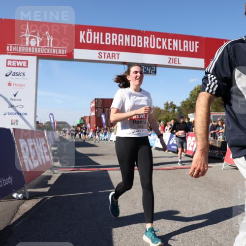 03.10.2025 - Köhlbrandbrückenlauf Lena Gebhardt http://msf.ph/oto/9036773 03.10.2025 13:13:43 Ziel 4348, 4461, 4595, 5147, 5802, 5884, 5886, 5908, 6116, 6363, 6366 meine-sportfotos.de