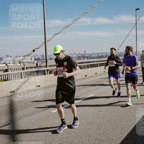 03.10.2025 - Köhlbrandbrückenlauf Michael Burmester http://msf.ph/oto/9036777 03.10.2025 12:29:29 Position 1 5147 meine-sportfotos.de