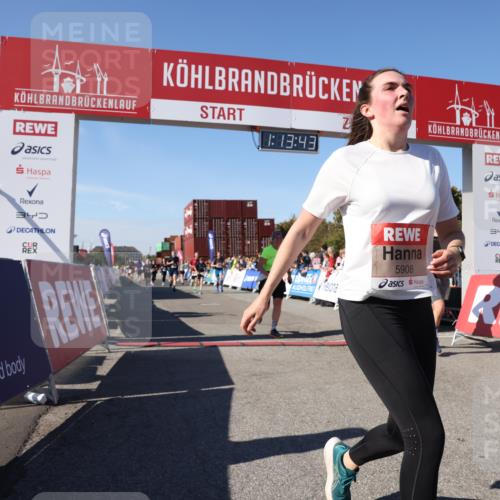 03.10.2025 - Köhlbrandbrückenlauf Lena Gebhardt http://msf.ph/oto/9036788 03.10.2025 13:13:43 Ziel 4348, 4461, 4595, 5147, 5802, 5884, 5886, 5908, 6116, 6363, 6366 meine-sportfotos.de