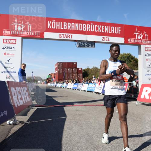 03.10.2025 - Köhlbrandbrückenlauf Lena Gebhardt http://msf.ph/oto/9036789 03.10.2025 12:48:31 Ziel 6359 meine-sportfotos.de