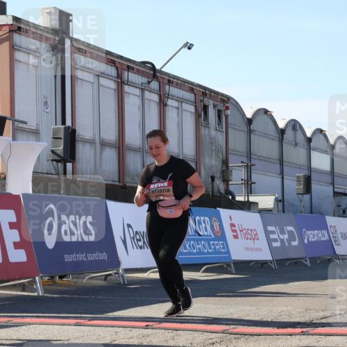 03.10.2025 - Köhlbrandbrückenlauf Luisa Fischer http://msf.ph/oto/9036791 03.10.2025 13:23:43 Ziel 4285, 4465, 4743, 4752, 5093, 5397, 5653, 5855, 6728 meine-sportfotos.de