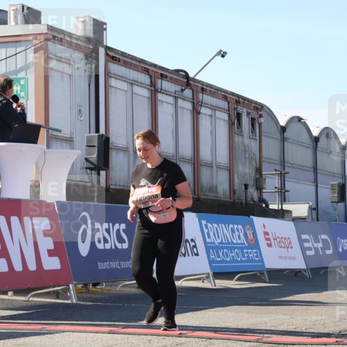 03.10.2025 - Köhlbrandbrückenlauf Luisa Fischer http://msf.ph/oto/9036796 03.10.2025 13:23:43 Ziel 4285, 4465, 4743, 4752, 5093, 5397, 5653, 5855, 6728 meine-sportfotos.de